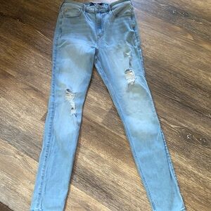 Hollister distressed ladies jeans skinny size 7 reg